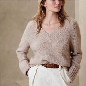 Banana Republic Italian Yarn Alpaca Blend V-Neck Cozy Sweater Oatmeal M